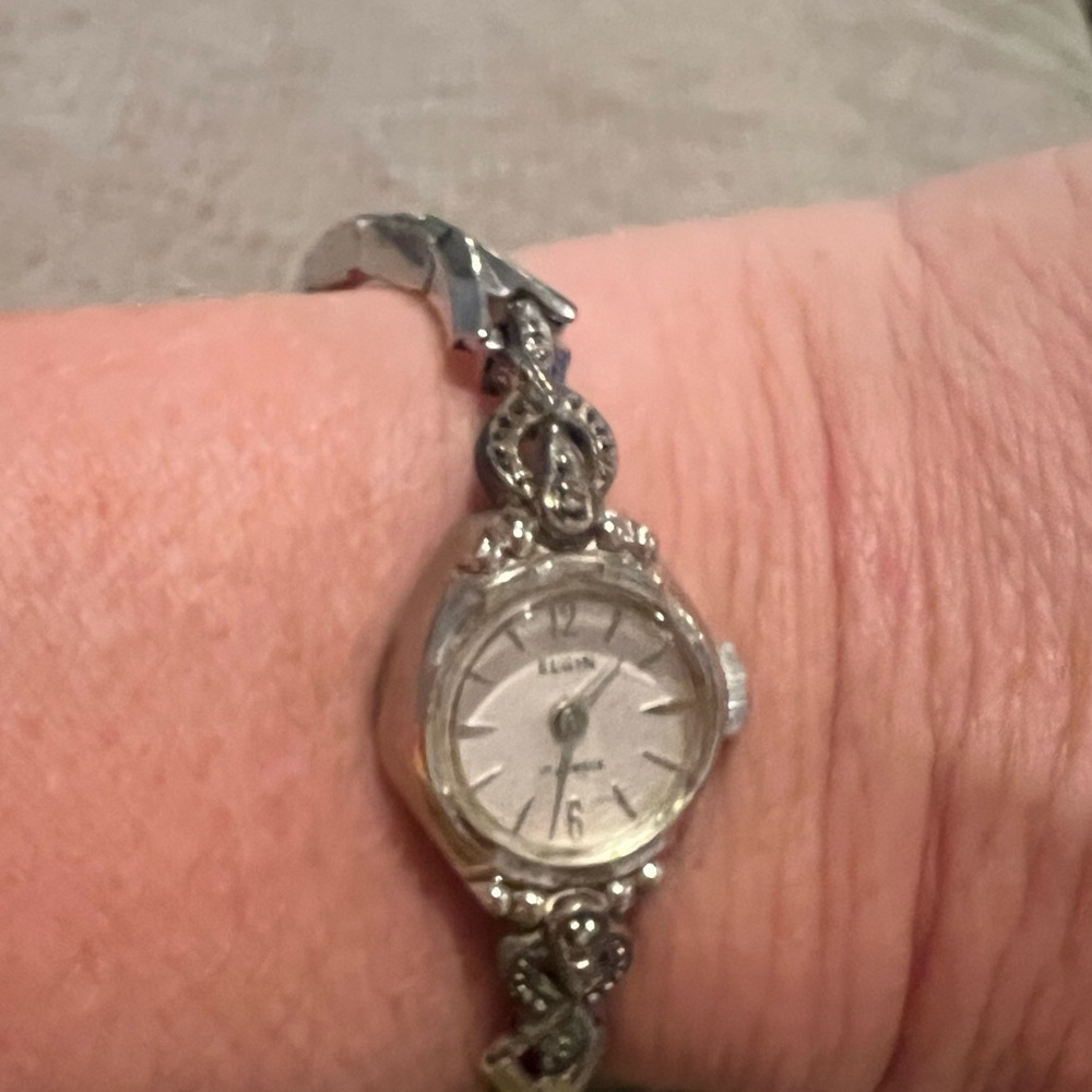 Vintage Elgin women’s watch with silver stretch wrist strap.